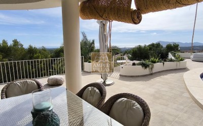  Fantástica villa con vistas panorámicas al mar.